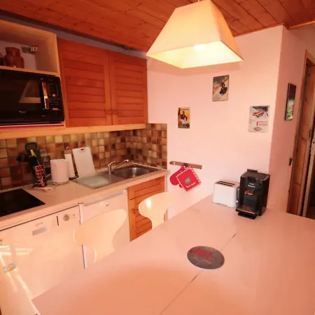 - Studio-cabine Avec Balcon Sud Et Casier A Skis - Fr-1-293-157 *
